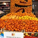 Stand d'animation de fruits et légumes Rosello en GMS.